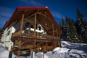 Lodge2-300x200 Frühbucherrabatte für Heli-Skiing in Kanada